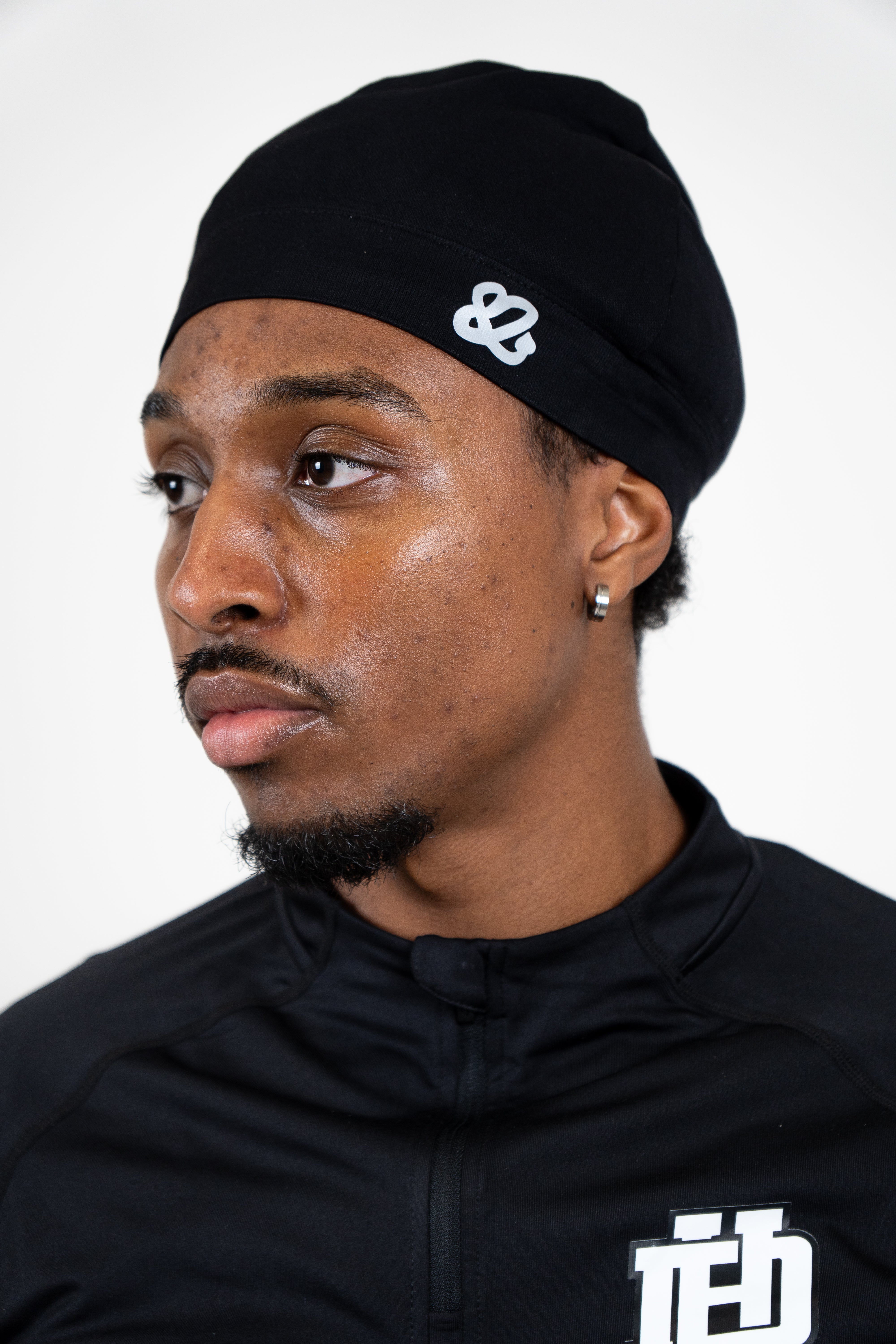 SATIN BLACK BEANIE – Huit-Deux